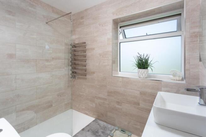 4 bed Detached for sale Image 10