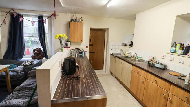 115 Hampton Base Kitchen.jpg