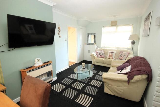 DINING/ LIVING ROOM