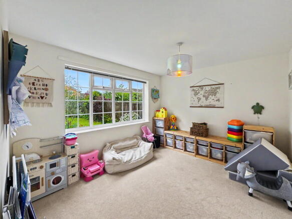 5 bed Detached for sale Image 6