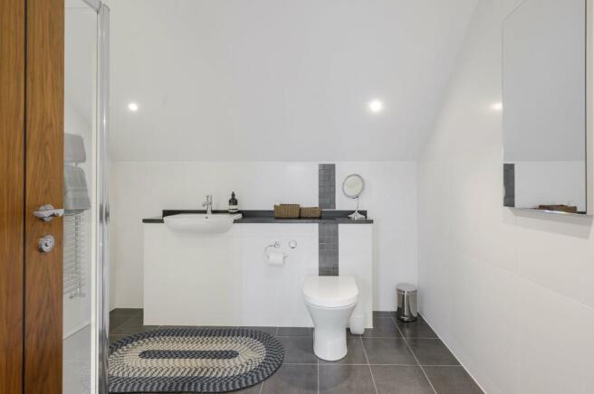 Bedroom 5 Ensuite
