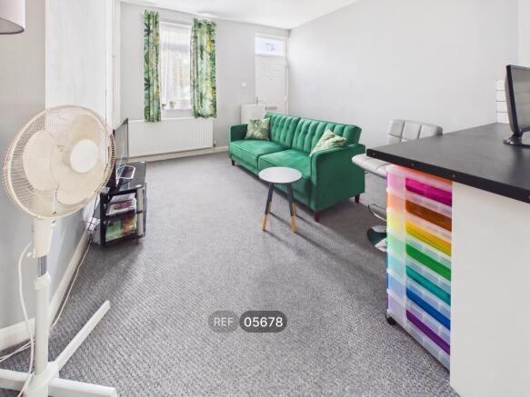 2 bed Terraced to rent Image 4