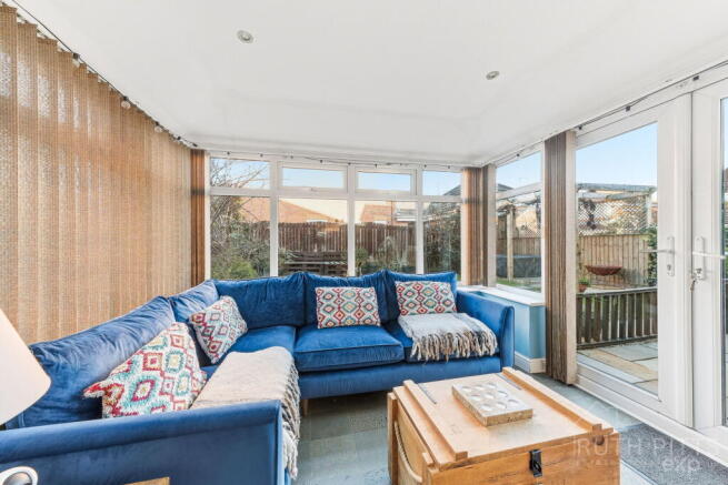 4 bed Detached for sale Image 9