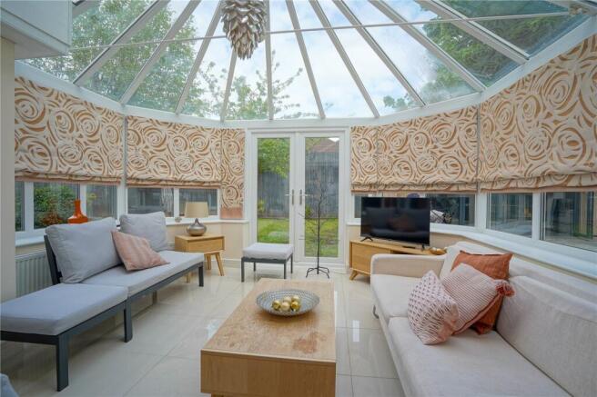5 bed Detached for sale Image 12