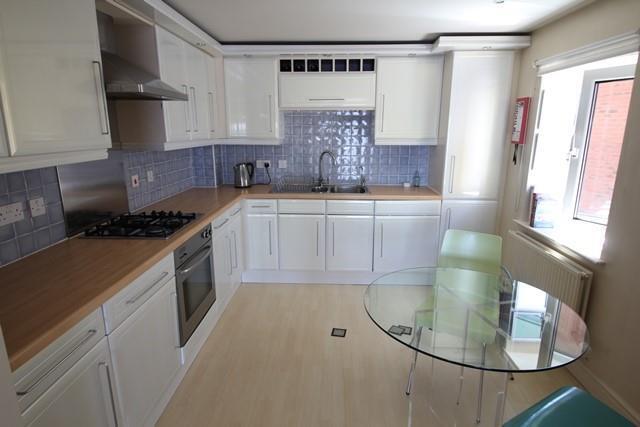 Kitchen 2.jpg