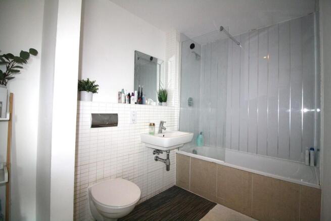 2 bed Apartment to rent Image 9