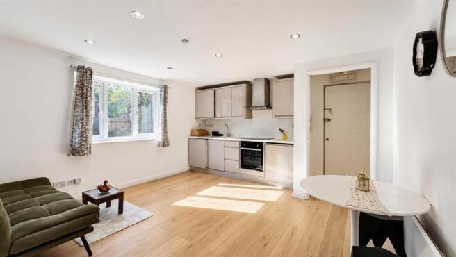 Jade Close, 1 bed For Sale By Barrain London Estat