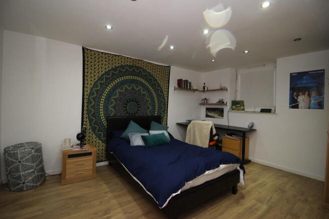 7 bed Terraced to rent Image 5