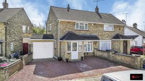 98, Flemming Crescent, Leigh-on-sea SS9 4HS