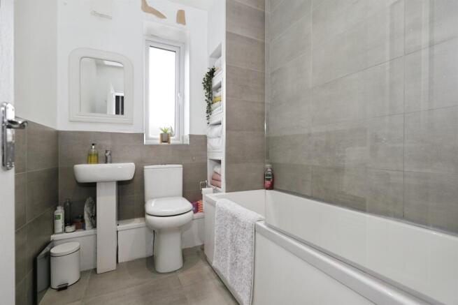 3 bed Terraced for sale Image 9