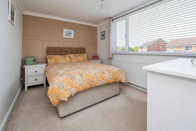 4 bed Semi-Detached for sale Image 12