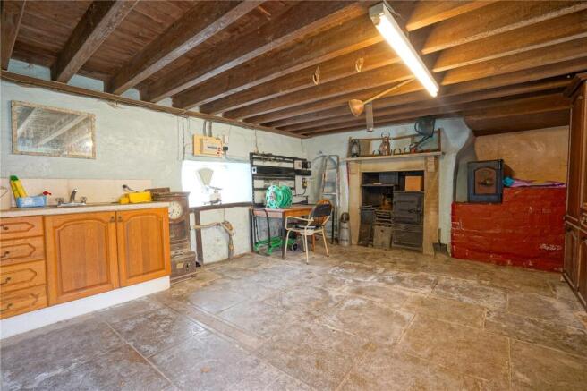 5 bed Detached for sale Image 11