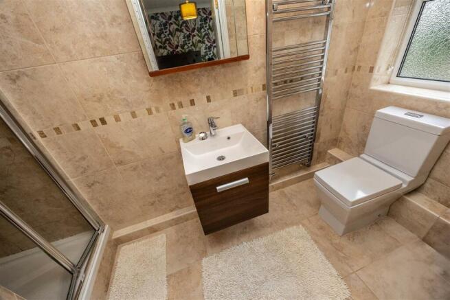 EN SUITE SHOWER ROOM
