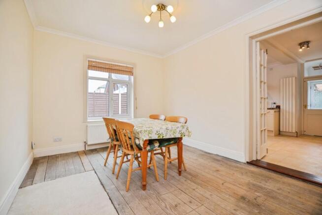 4 bed Bungalow for sale Image 9