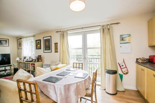 2 bed Flat for sale Image 12