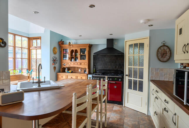 1438200-12-69dfd8...