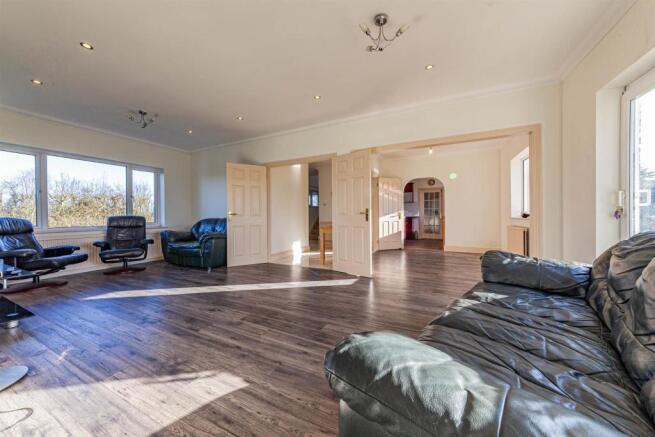SITTING ROOM: