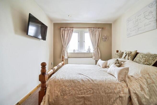 4 bed Detached for sale Image 9