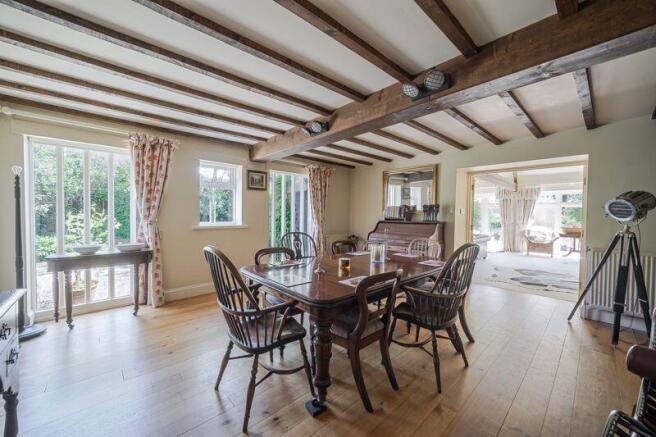 5 bed Detached for sale Image 4