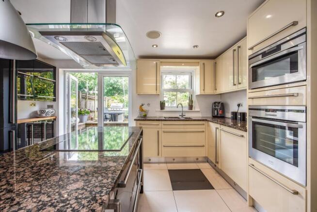 KITCHEN/BREAKFAST ROOM