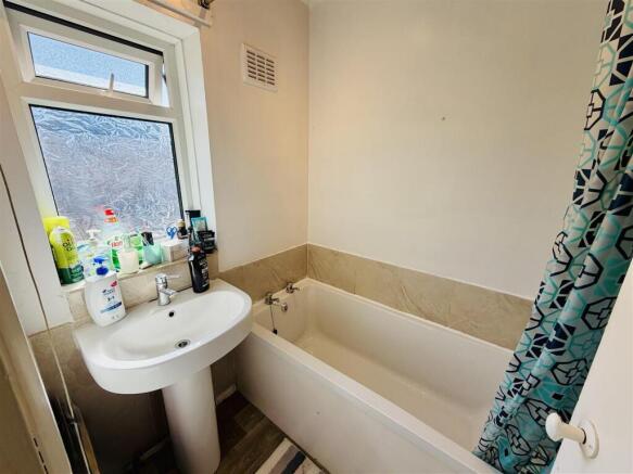 3 bed Terraced for sale Image 11