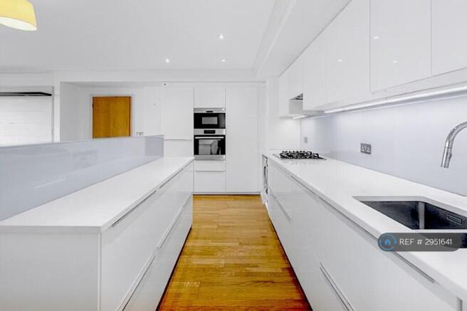 Fully Fitted Modern Kitchen