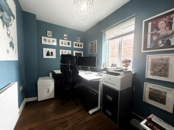 5 bed Detached for sale Image 10