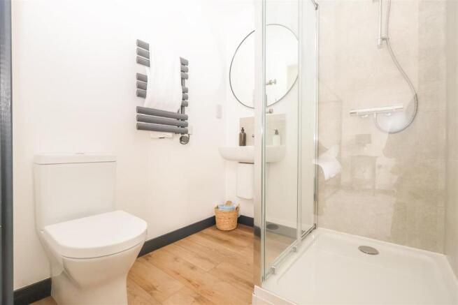 2 bed Apartment for sale Image 8