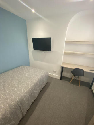 5 bed House to rent Image 6