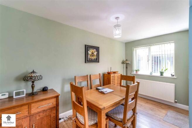 4 bed Semi-Detached for sale Image 8