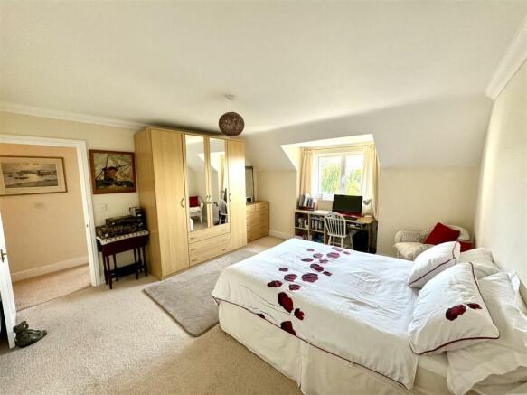 BEDROOM 2