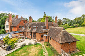 How Green East, How Green Lane, Edenbridge TN8 7NN