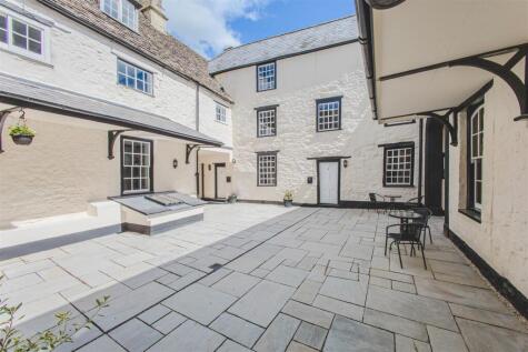 White Hart Mews, The Green, Calne