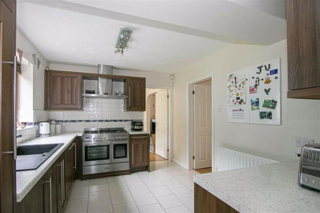 KITCHEN/BREAKFAST ROOM