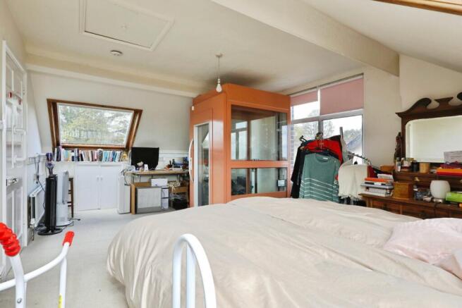 5 bed Semi-Detached for sale Image 12