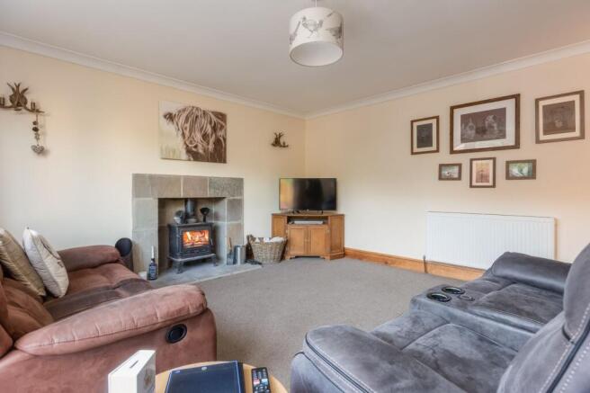 4 bed Detached to rent Image 4
