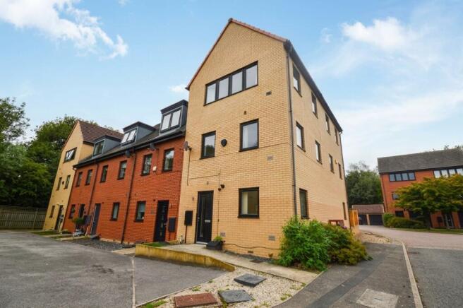 2 bed Terraced to rent Image 9