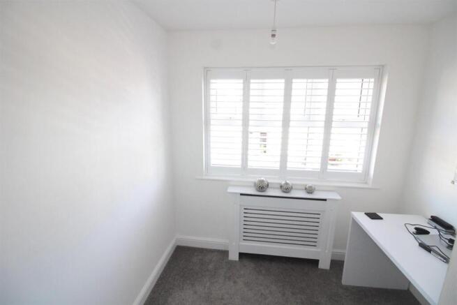 53 Grosvenor Rd-Bed3.JPG