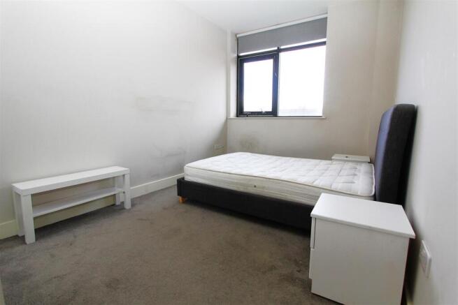 2 bed Flat to rent Image 5