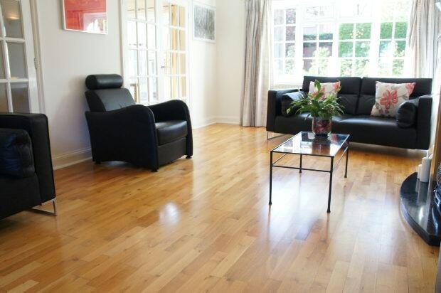 Lounge Photograph 2