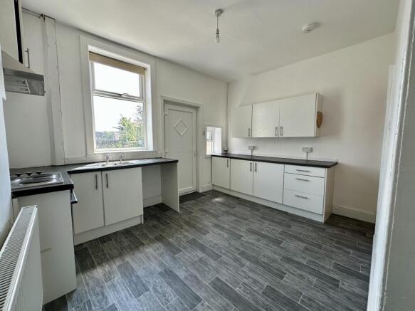 2 bed Terraced to rent Image 5