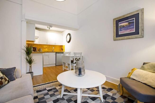 Lounge//Kitchen