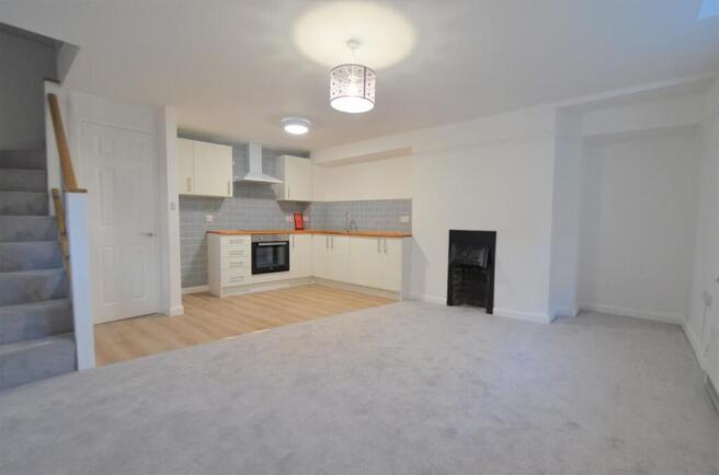 Kitchen / Lounge Area
