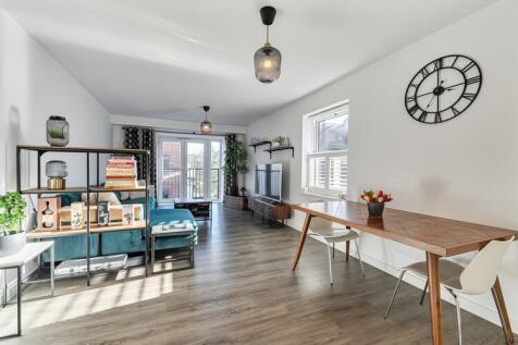Woodlock Court, Farnham, Surrey, GU9
