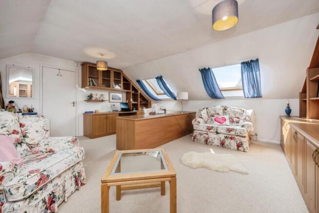 Brickhill Drive, Bedford, Bedfordshire, MK41 photo 4