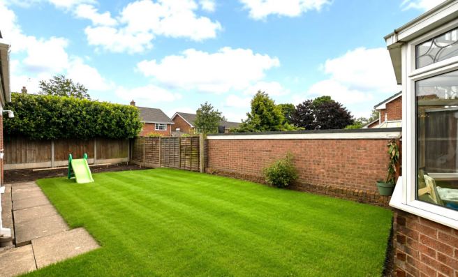 Thornhill Close, Barton Under Needwood, Burton-On-Trent photo 4