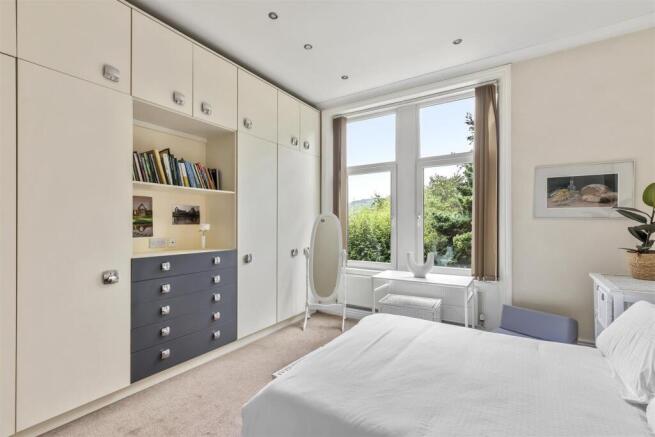 2 bed Apartment for sale Image 11