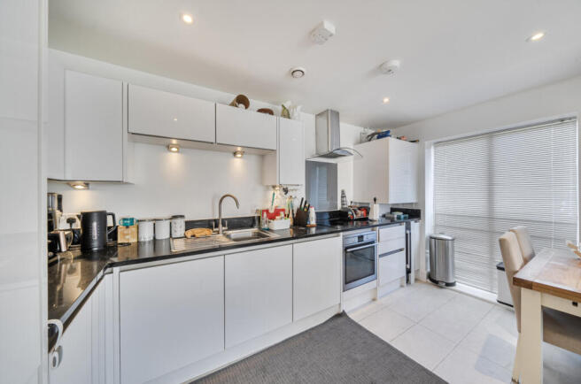 1431841-11-69c525...