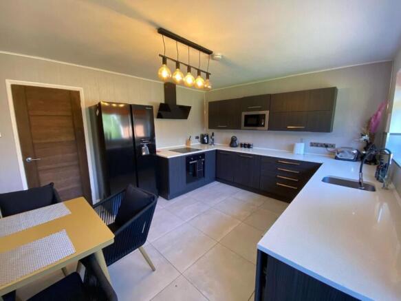 3 bed Detached Bungalow to rent Image 5