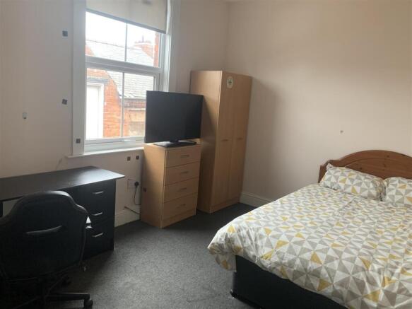1 bed House Share to rent Image 5